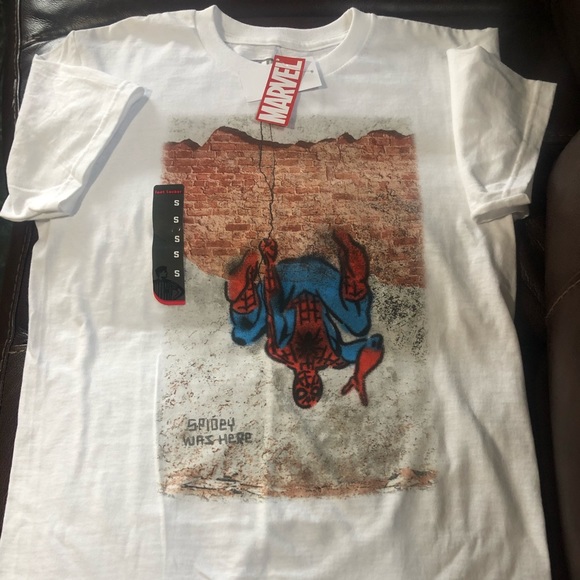 HP🕷NWT 🕷Spider Man Shirt. For Men Or Boys 🕷 - Picture 3 of 10